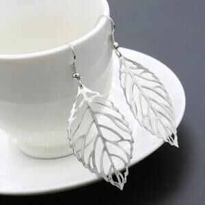 New Dainty Leaf Dangle Hallow Cutout Drop Hook Delicate Earrings Silver A0123